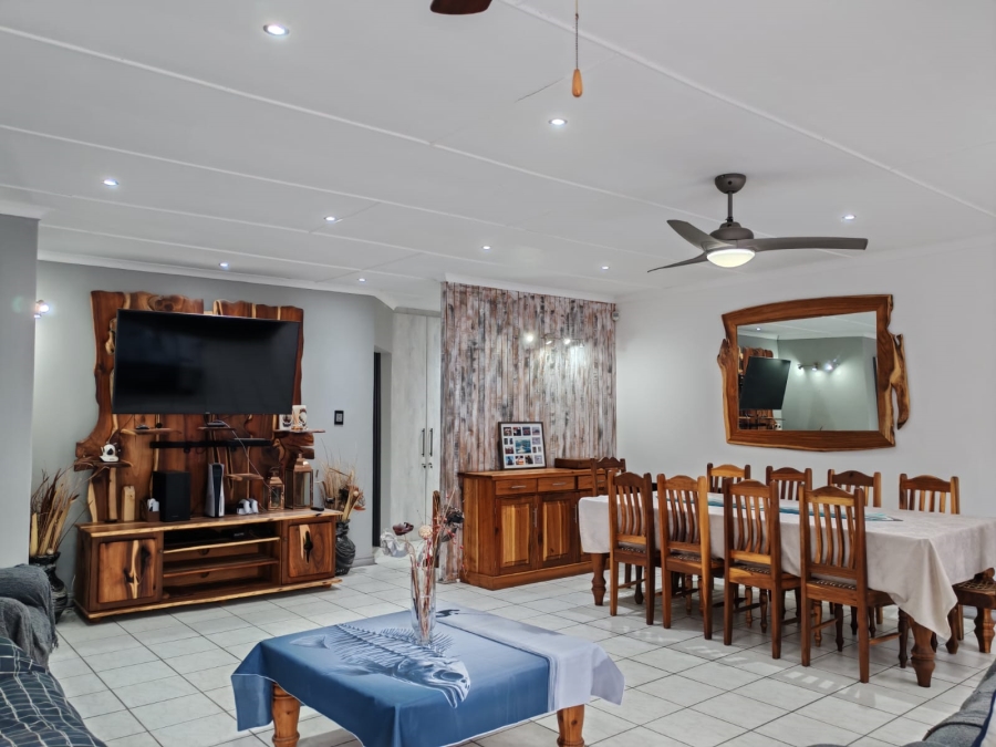 4 Bedroom Property for Sale in Boknesstrand Eastern Cape